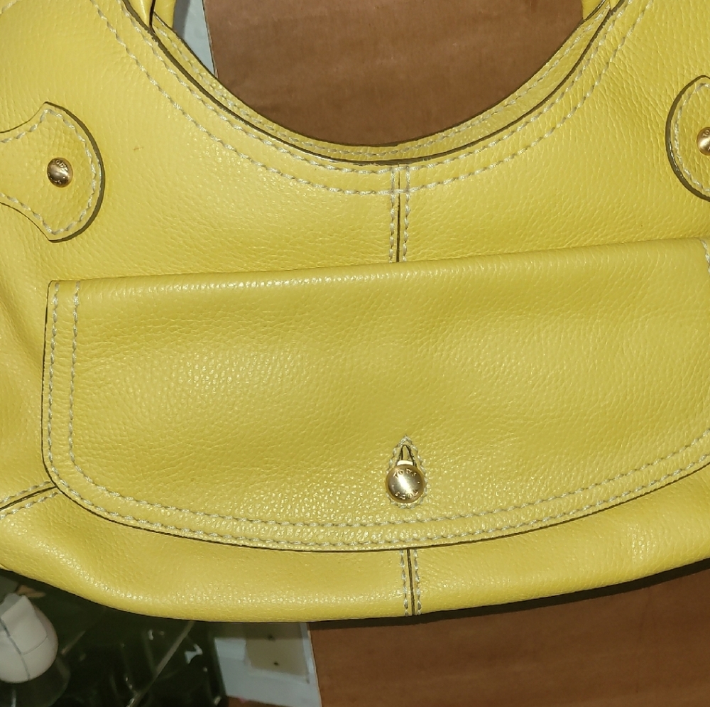 Tod's Vibrant Yellow Leather Shoulder Bag